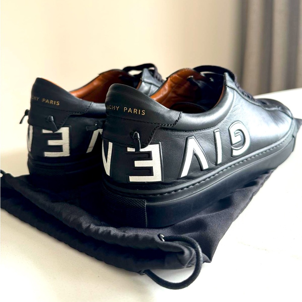 Excellent condition Givenchy street sneakers black and white